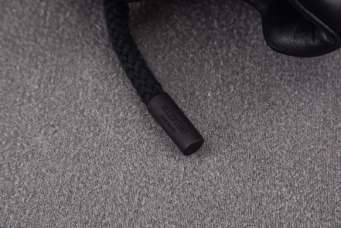 v*lentino garavani one stud sneakers m237035