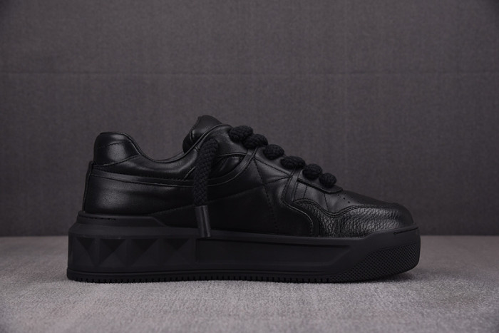 v*lentino garavani one stud sneakers m237035