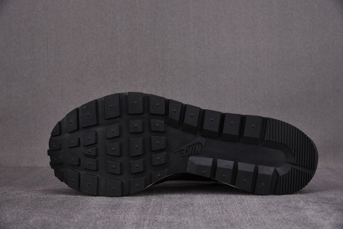 nike vaporwaffle sacai black white cv1363-001