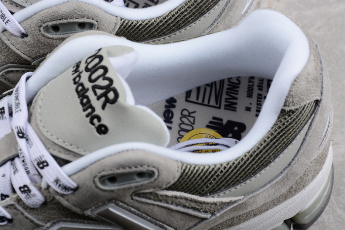 new balance 2002r invincible x n.hoolywood ml2002rv