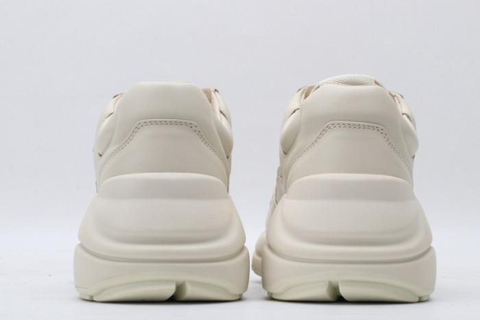 G*u*i* trainer sneaker25