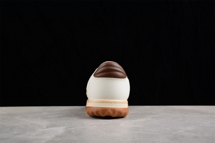 G*u*i* trainer sneaker 104