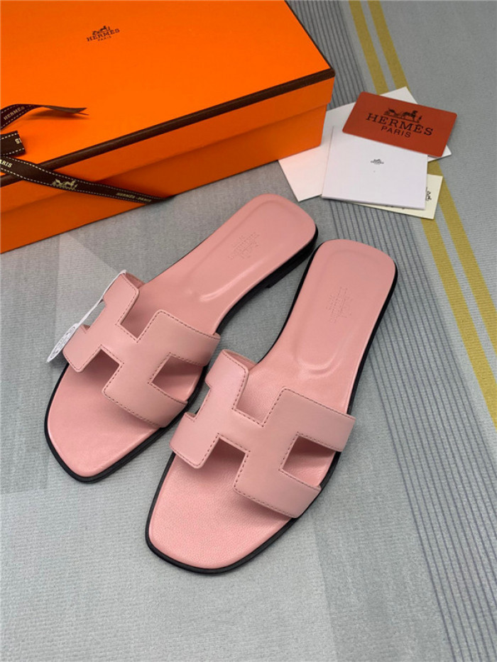 herme* sandal19