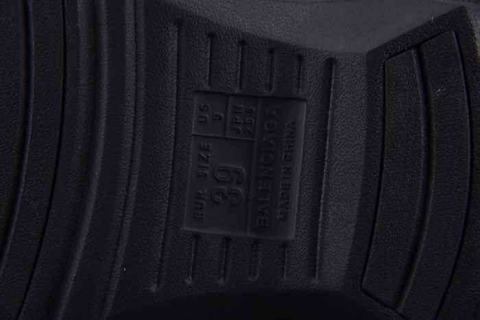 balenciag* sandal 16