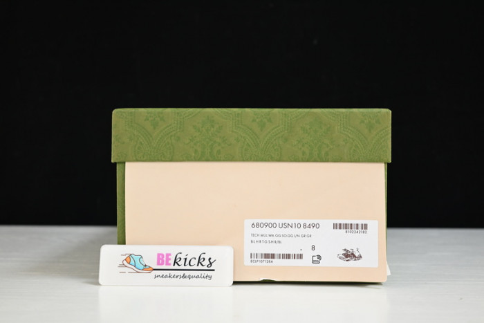 G*u*i* trainer sneaker usn10-8490