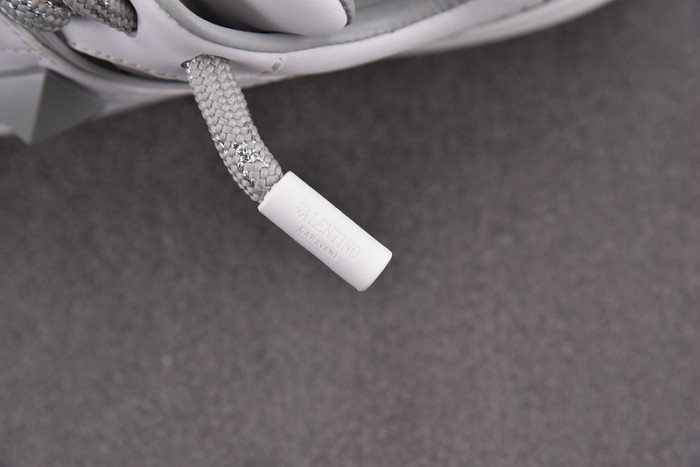 v*lentino garavani one stud sneakers m237034