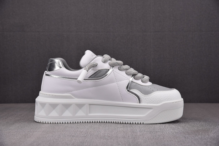 v*lentino garavani one stud sneakers m237034