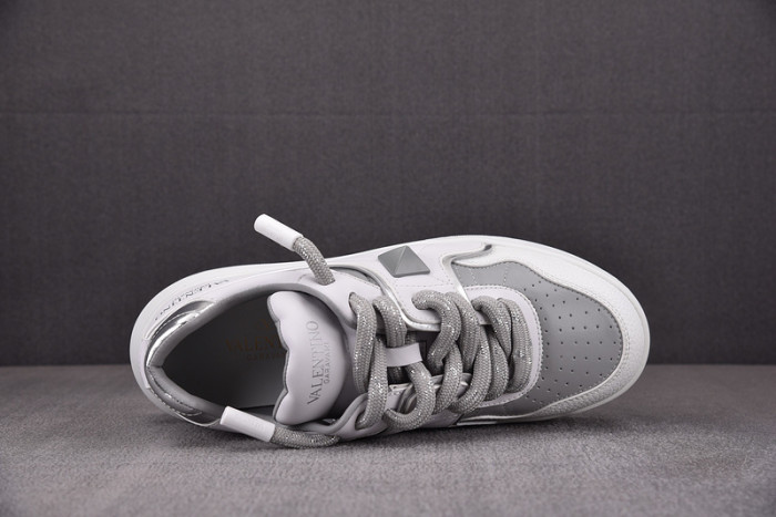 v*lentino garavani one stud sneakers m237034