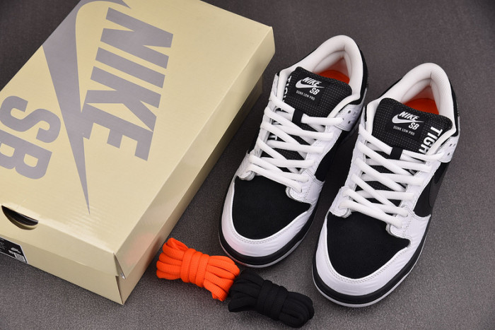 Nike SB Dunk Low TIGHTBOOTH FD2629-100