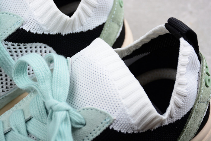 chane* snekaers c000009