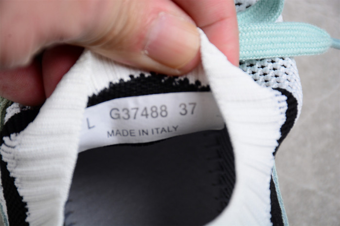 chane* snekaers c000009