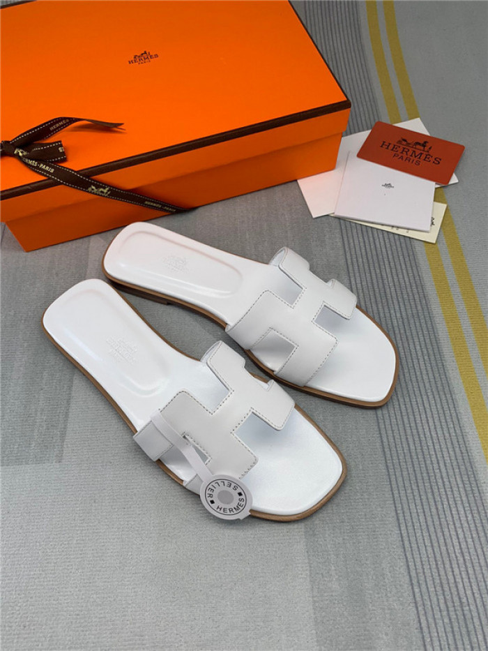 herme* sandal18