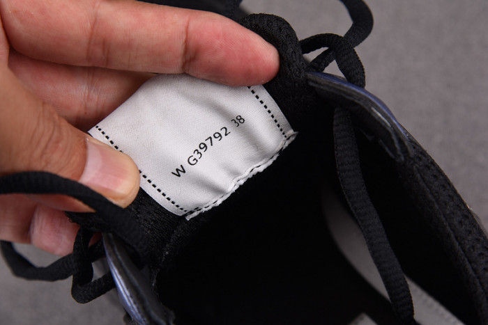 chane* snekaers c0000013