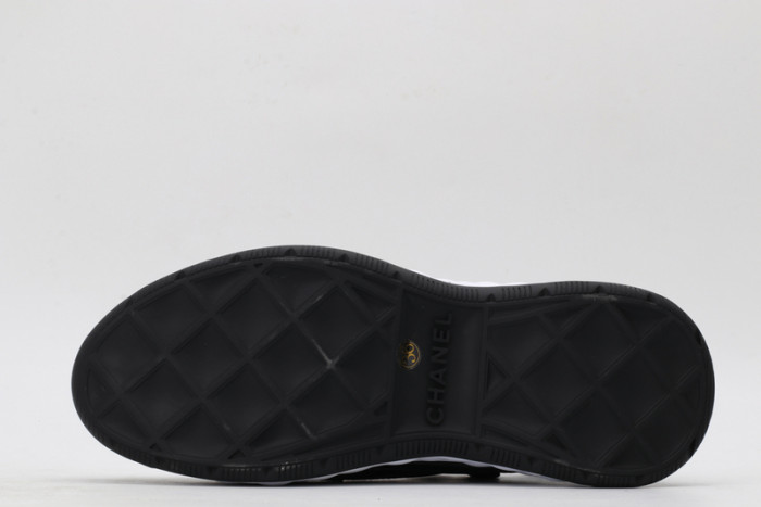 chane* snekaers c000004