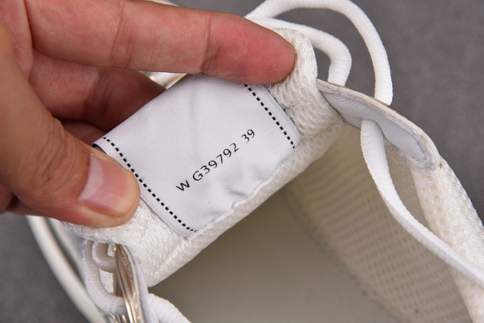 chane* snekaers c0000012