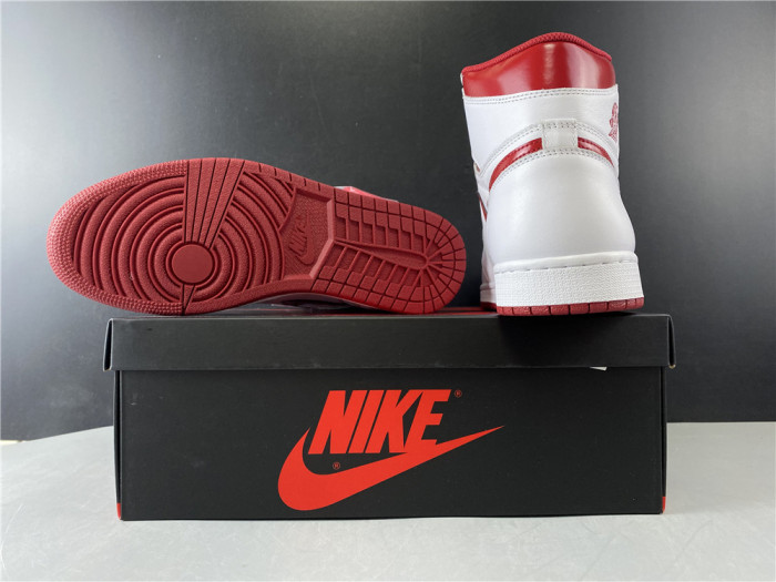 air jordan 1 retro high og “metallic red” 555088-103