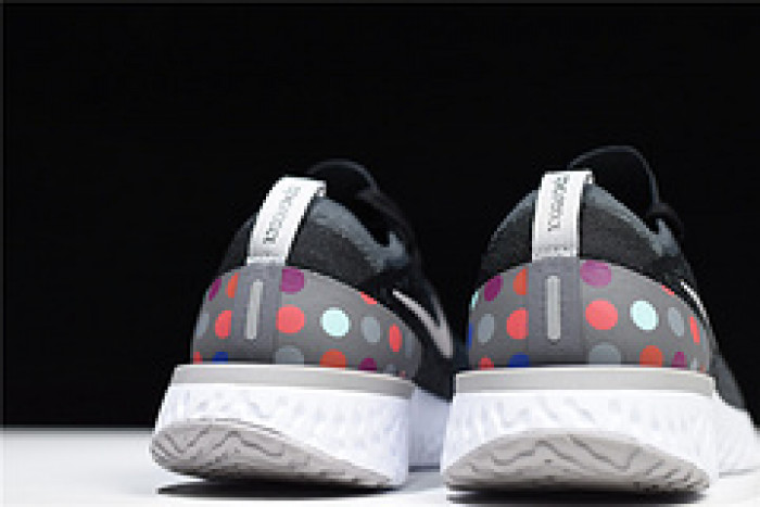 nike epic react flyknit black and grey dots point noirs et gris aj7283 996