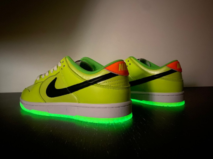 nike dunk low glow in the dark fj4610-702