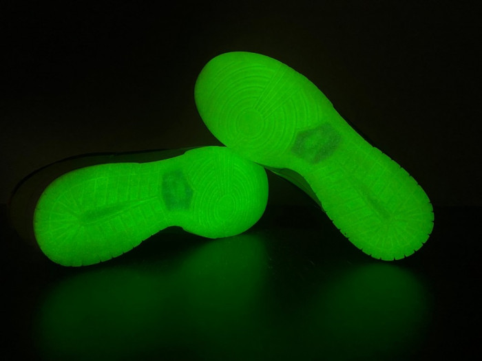 nike dunk low glow in the dark fj4610-702