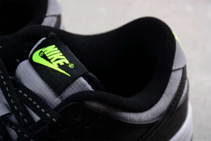 nike dunk low "black/grey/neon green" fq2205-001
