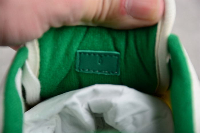 G*u*i* trainer sneaker 102