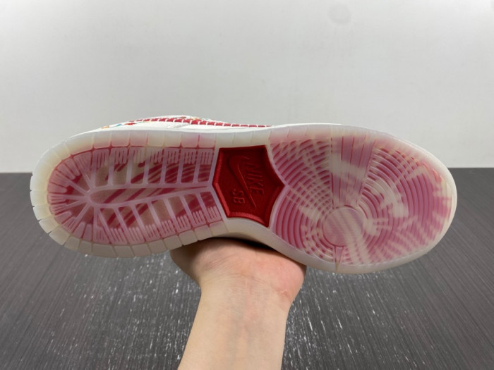 nike sb dunk low decon n7 opti yellow university red fd6951-700