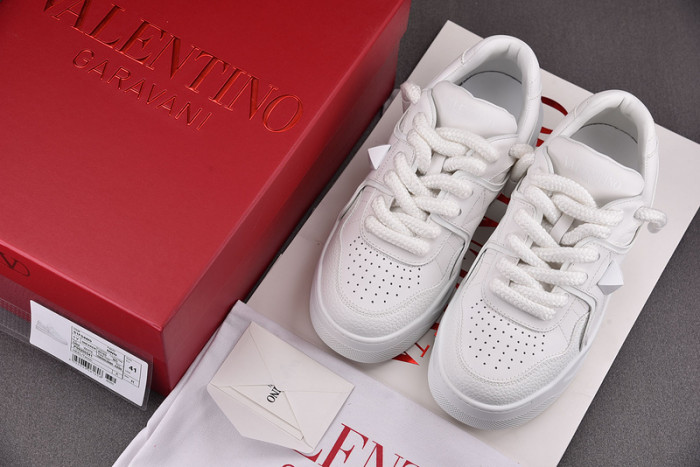 v*lentino garavani one stud sneakers m237036