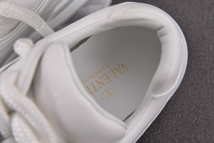 v*lentino garavani one stud sneakers m237036