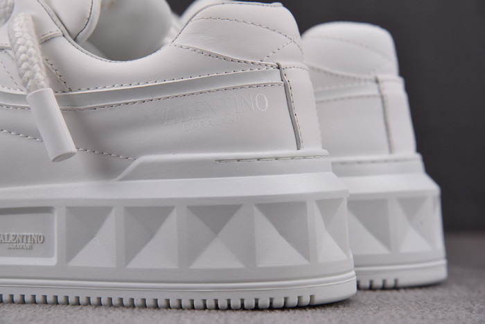 v*lentino garavani one stud sneakers m237036