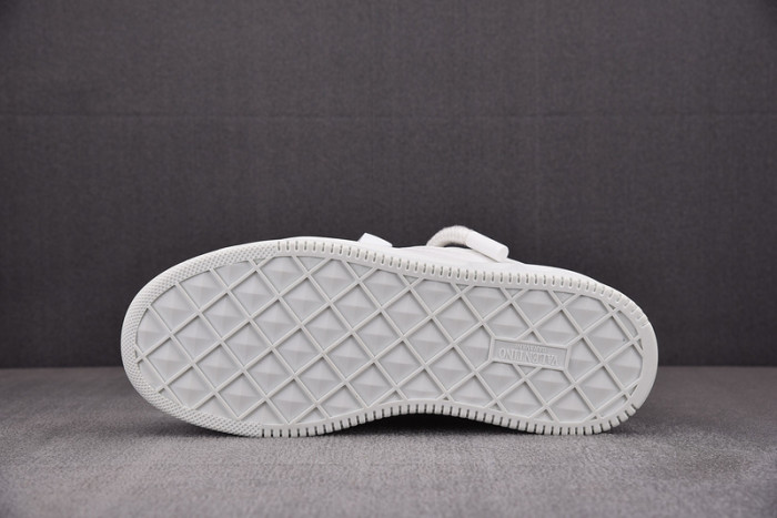 v*lentino garavani one stud sneakers m237036